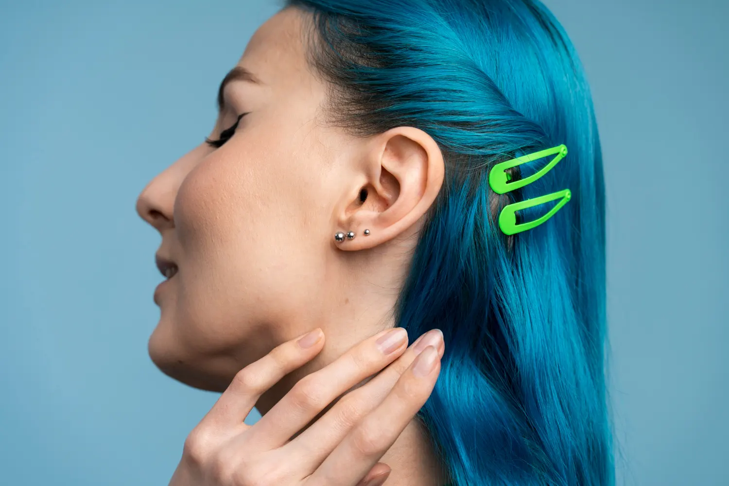 Servicio de piercing en la oreja en La Pobla de Vallbona